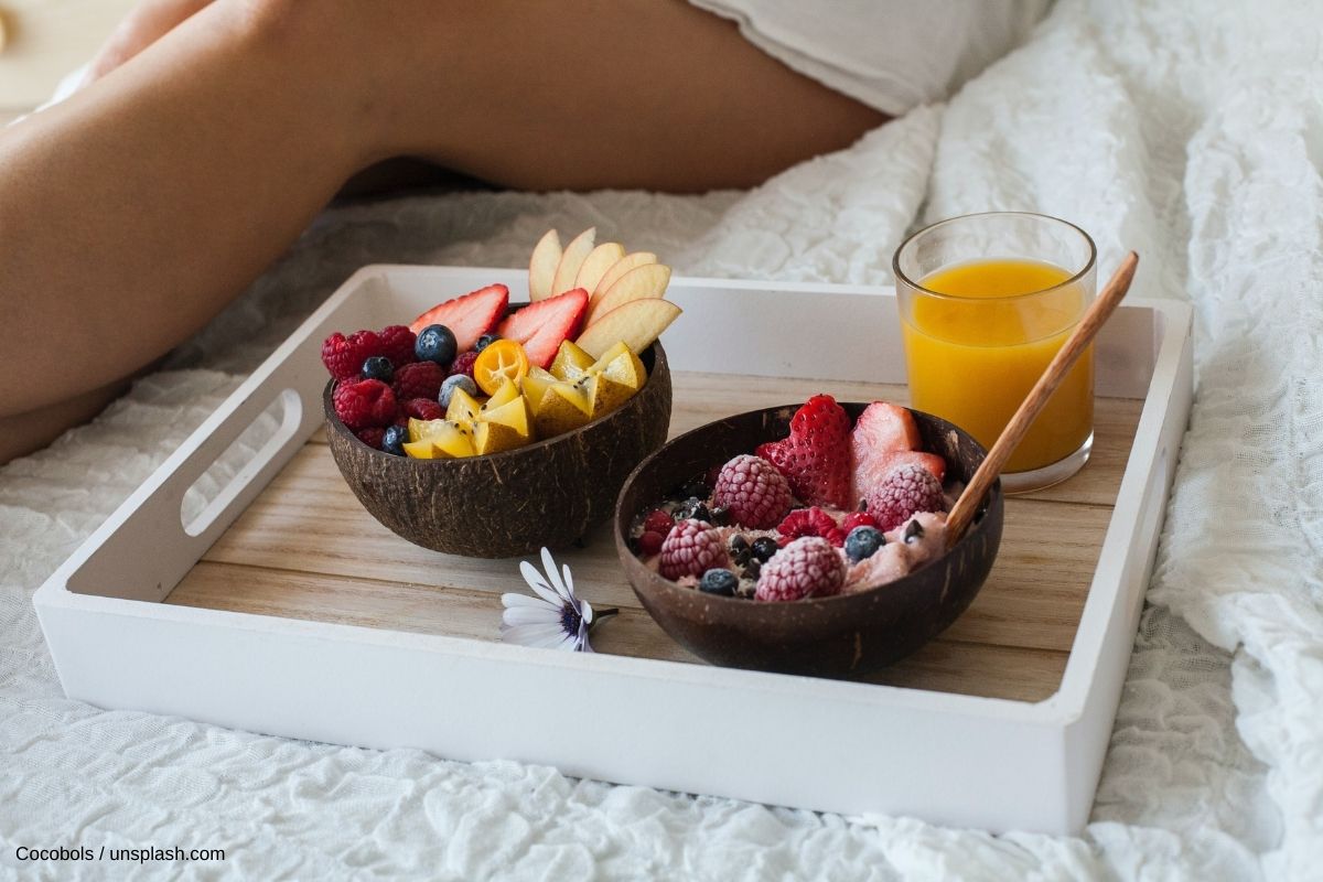 Ein Frühstück im Bett mit vielen Vitaminen