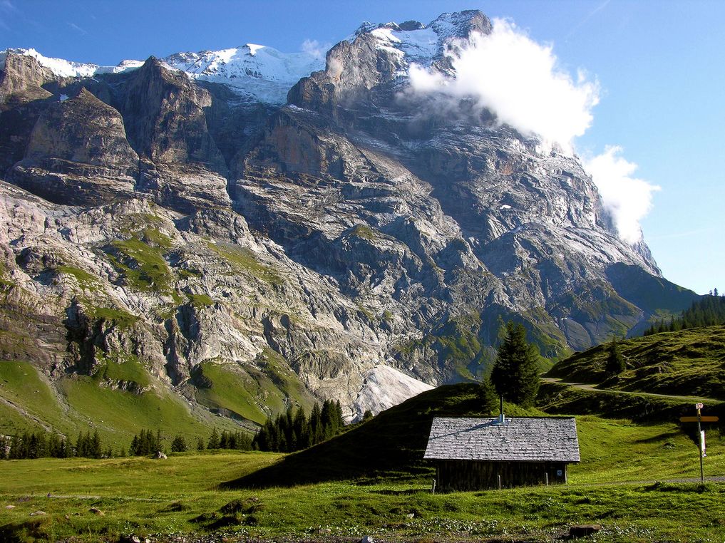 Schweizer_Alpen_Berg_Hütte