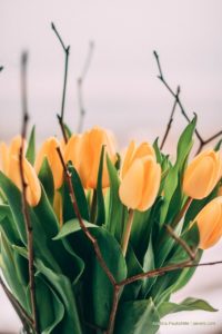 Frühlingsdeko mit Blumen